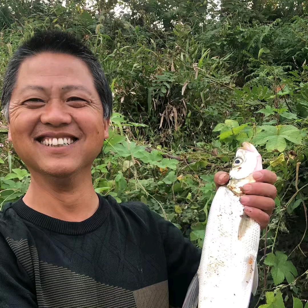 闲钓三江水，一竿早知秋！唐半碗(孟强)