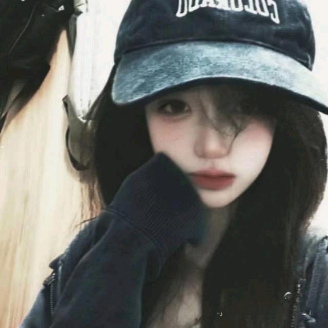 在山顶吃蛋挞的枣子