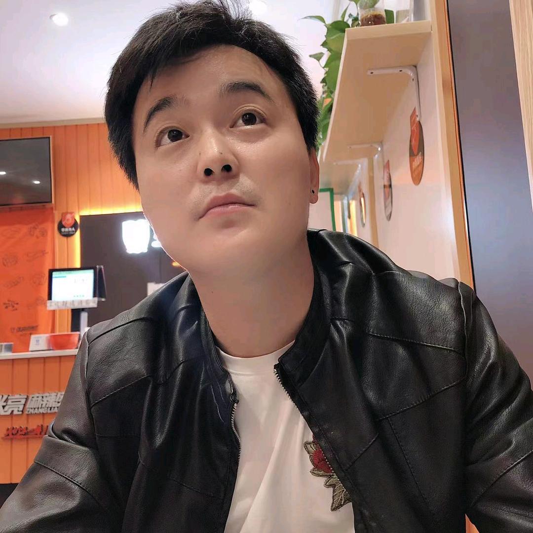 倪时而上