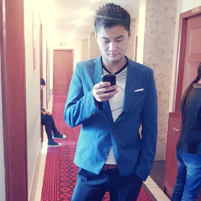 阿龙 主养老款大鼻子黑色 红色