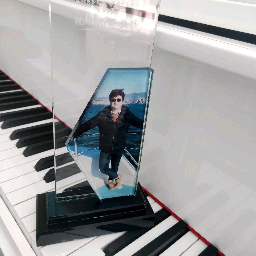 小建哥(月鹿钢琴）