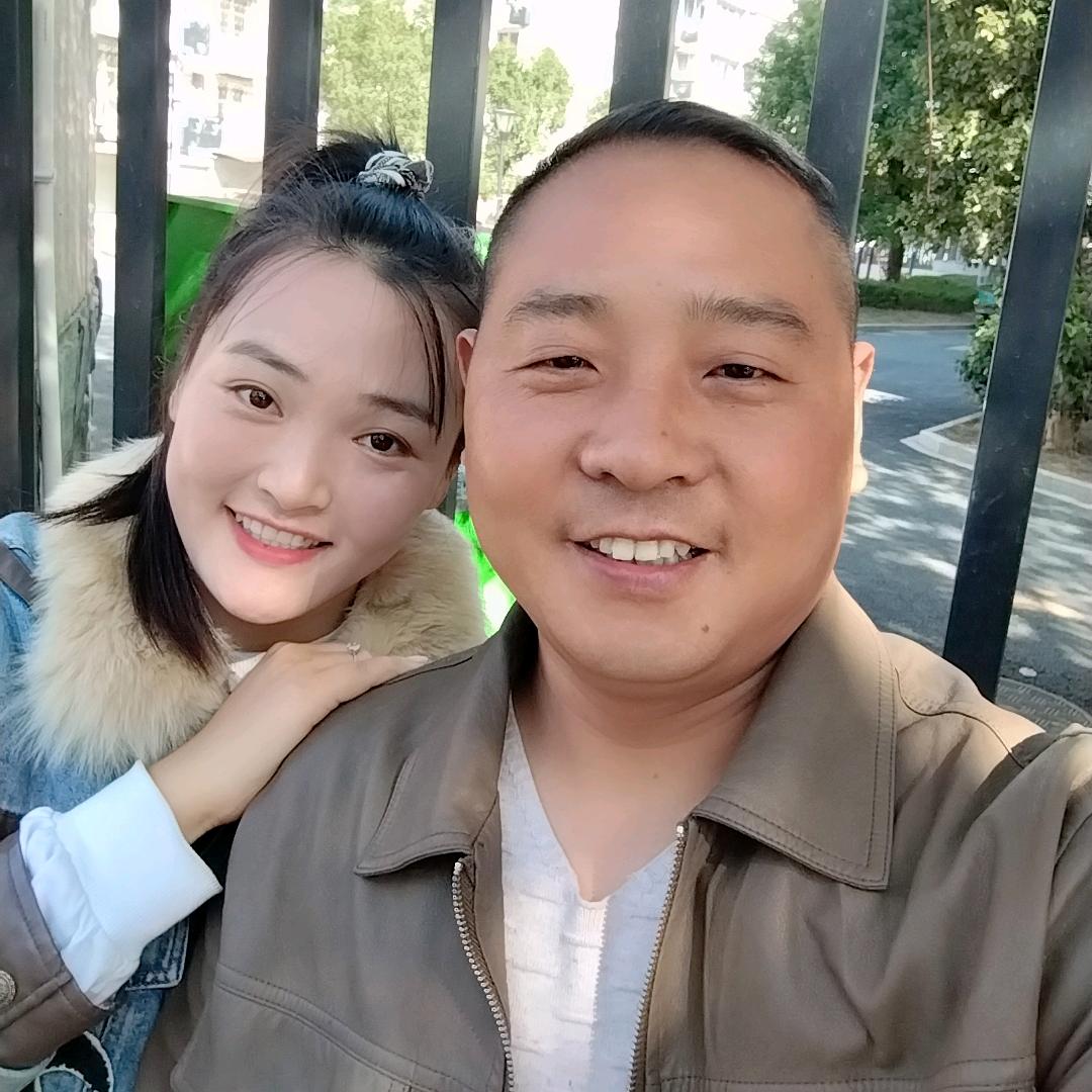 新疆灰枣核桃夫妇