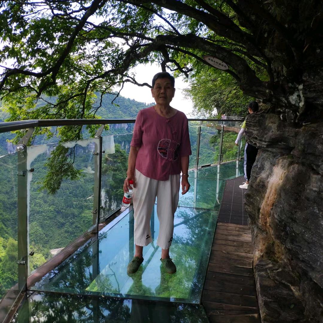 八十岁宋奶奶在运动