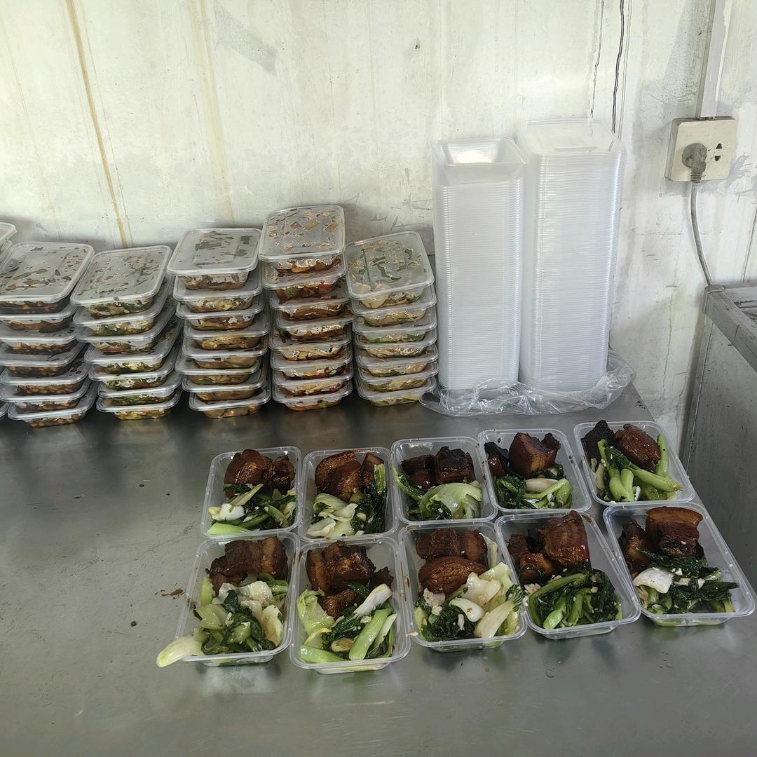 詹队盒饭