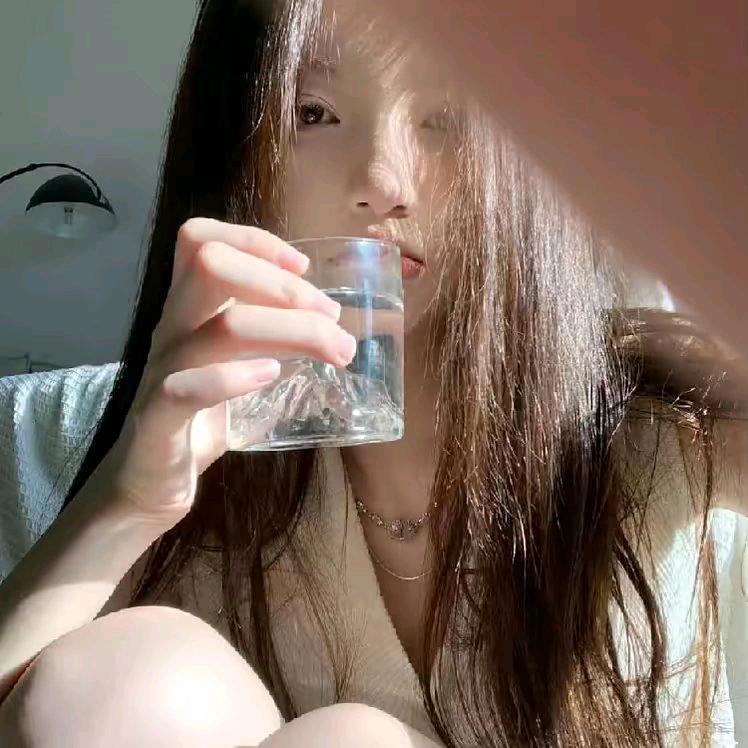 欣  欣