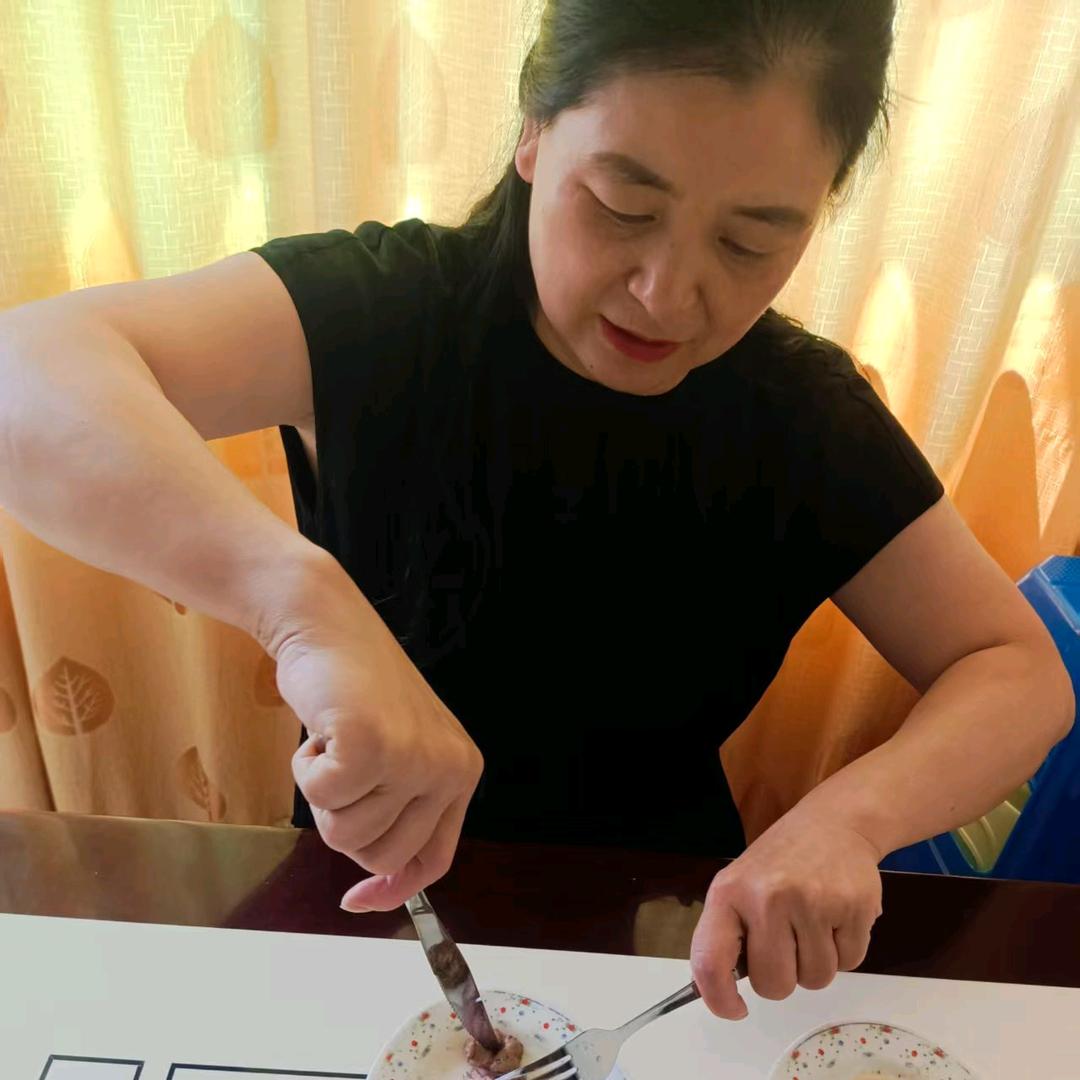 辛福女人，现在主要工作，带孙孙了