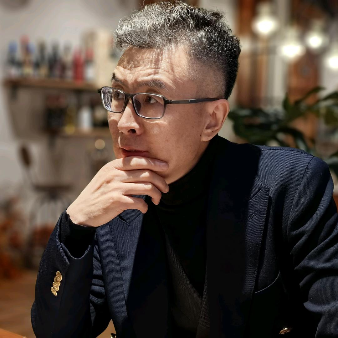 西装妙厨阿盟哥