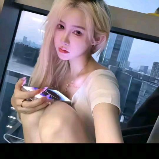 伍净彤丶桂哥。