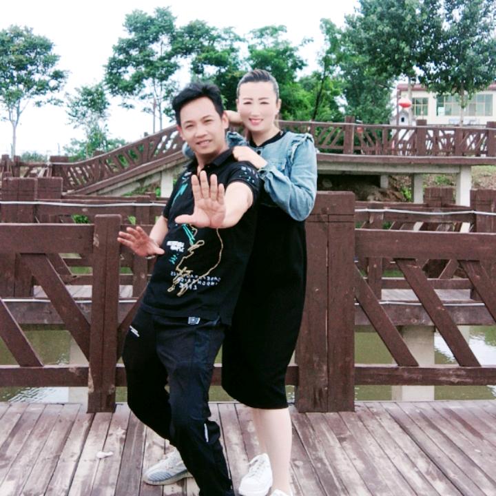 华少    怡静