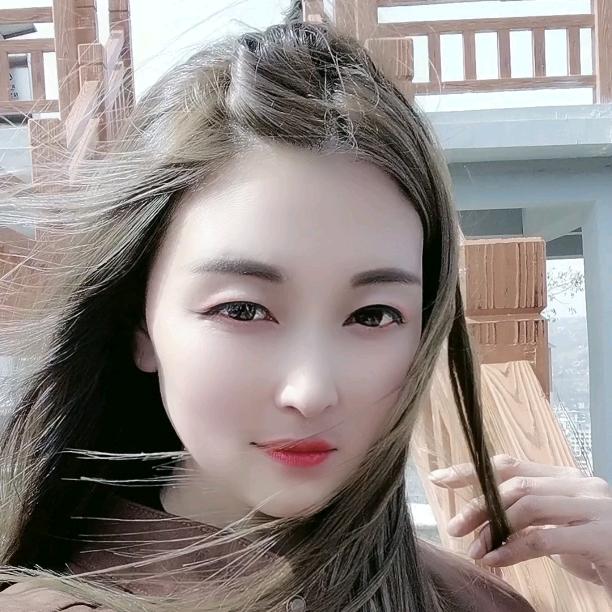 爱笑的傻女人。