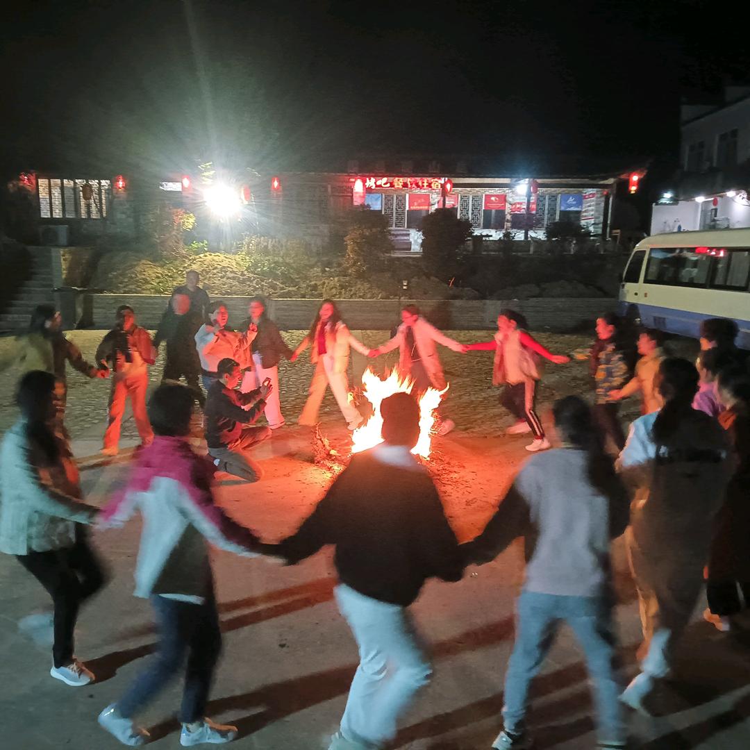 查济东哥：（汪掌柜民宿）