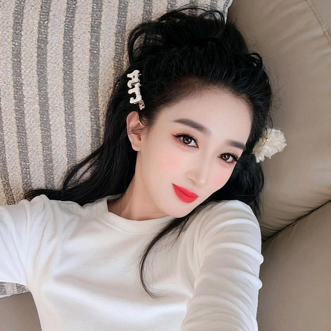 卖珠宝的小姐姐