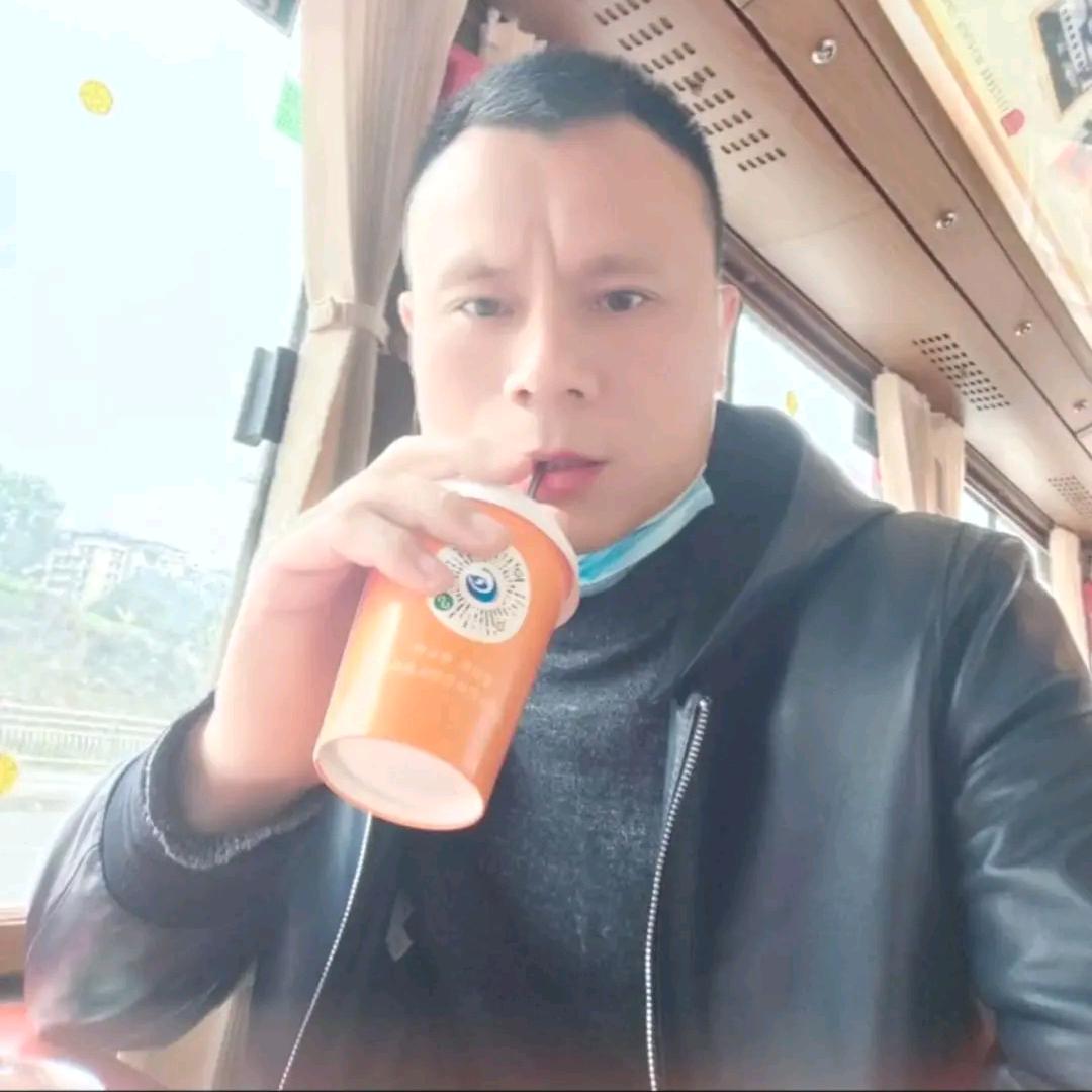 宜宾凯雷德，凯达名门别墅大门，铂尊实木门