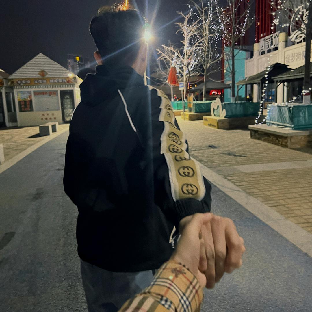 🤷‍♂️   🇭