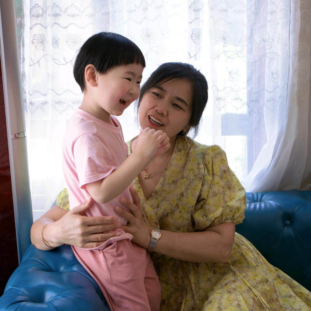 徐琴凤，平安是福