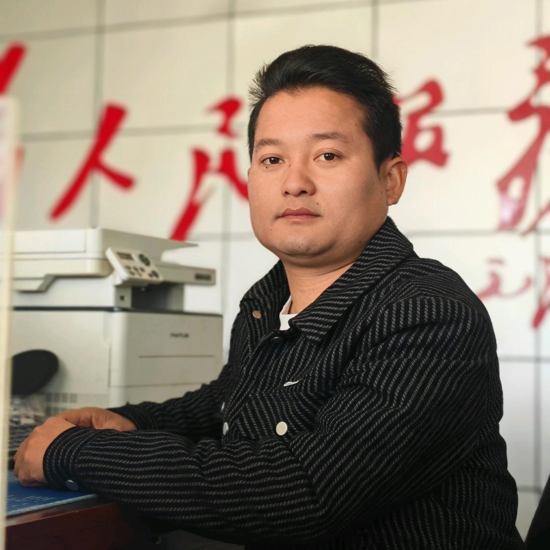90后村干部大宝哥（三色平岗）