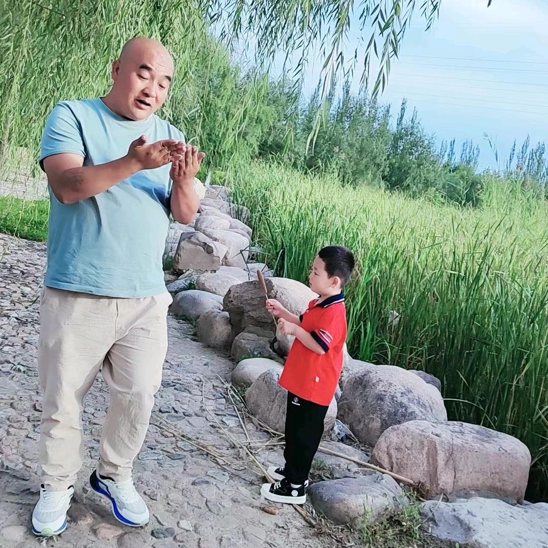 侯二东