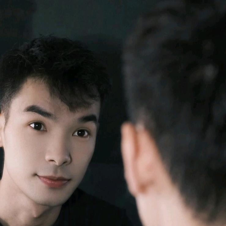嘿笑一个'◡'