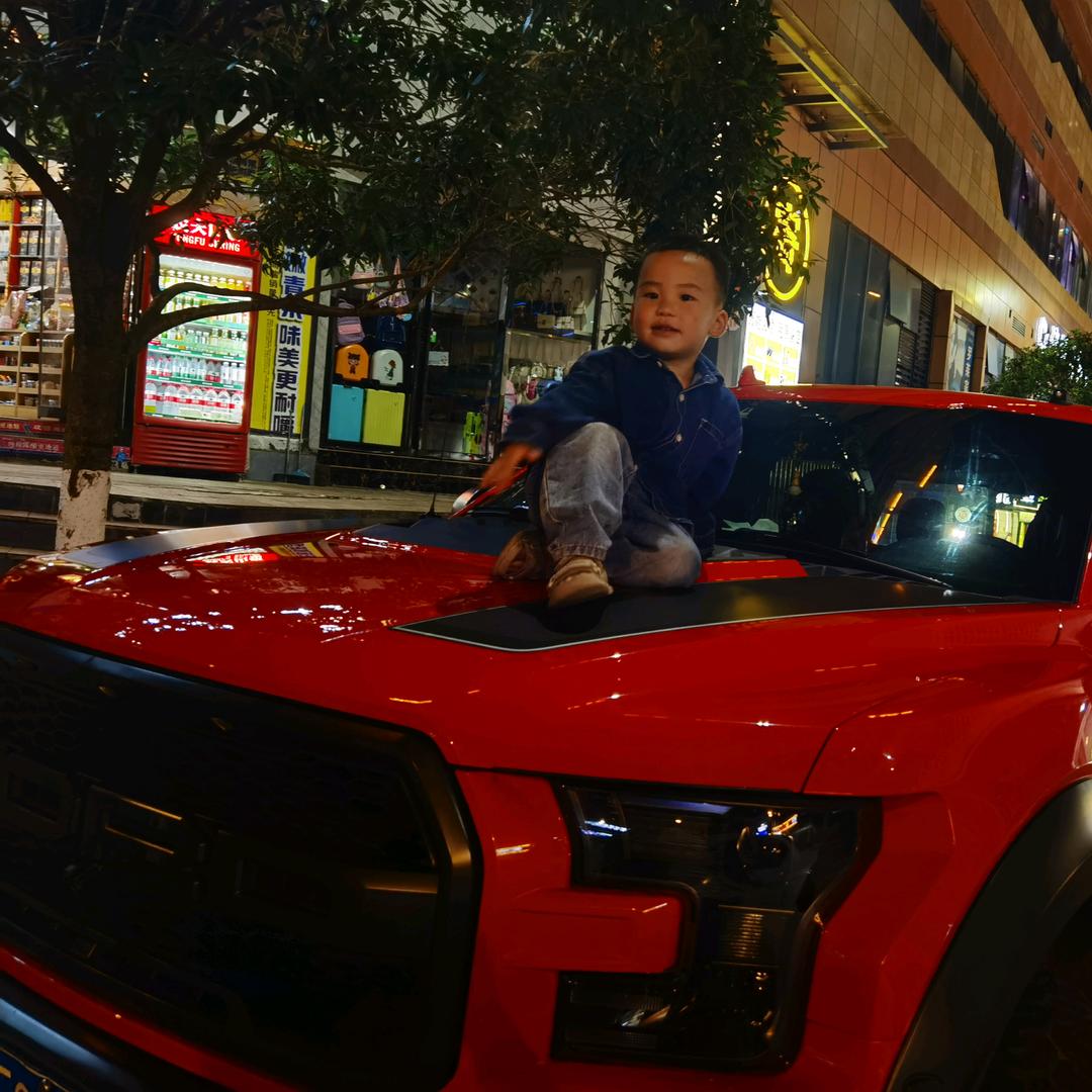 @“街     角 ！”