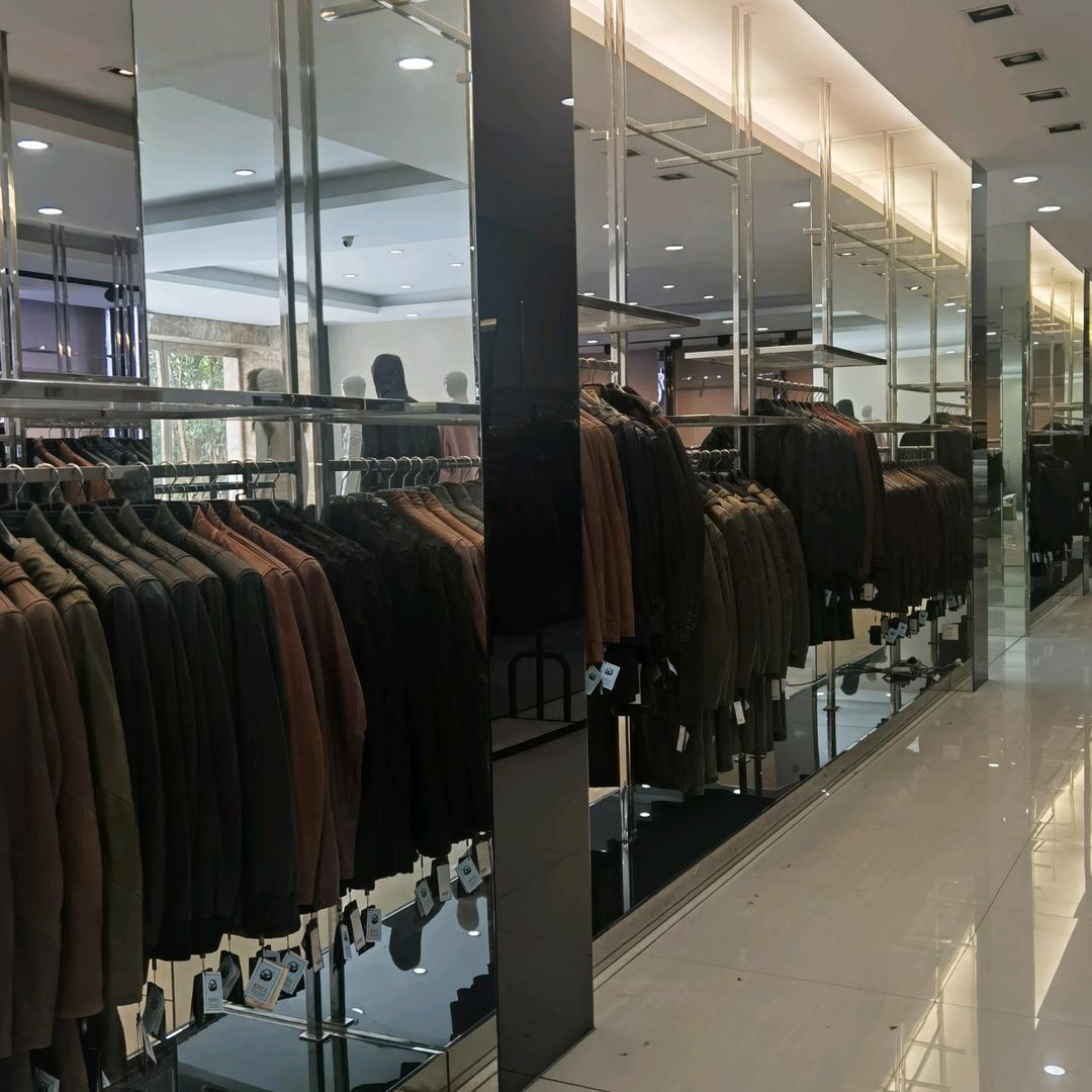 玛莎蒂精品皮衣工厂店