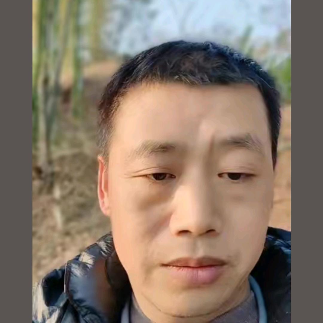 开着路虎摆地摊
