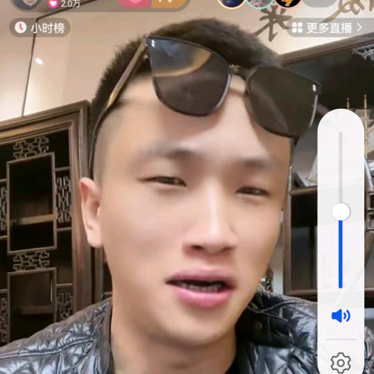 我穿航那钢钉滴鞋