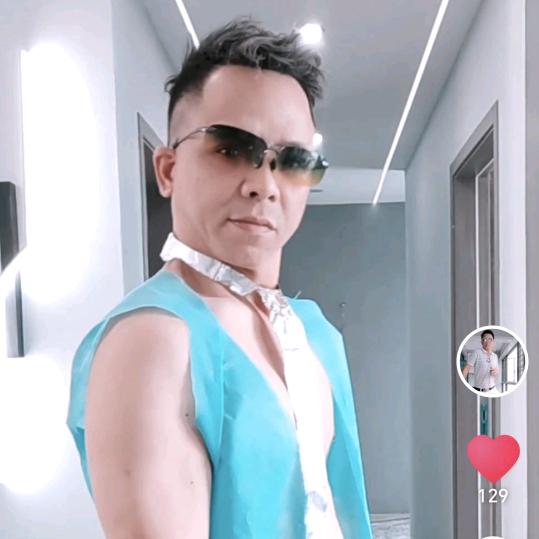 万泥哥
