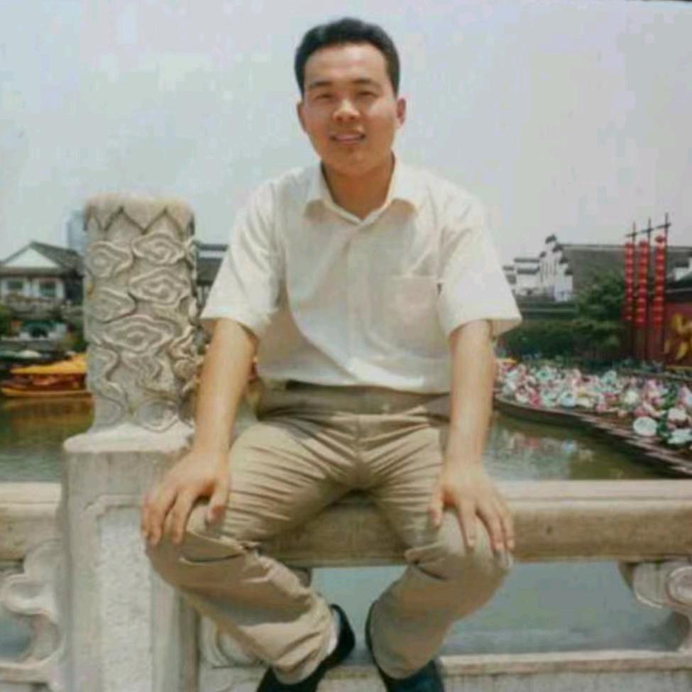 明明有你