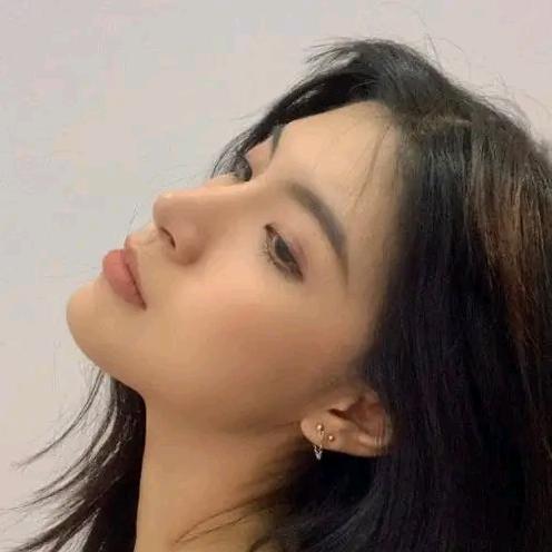 小王戴眼镜