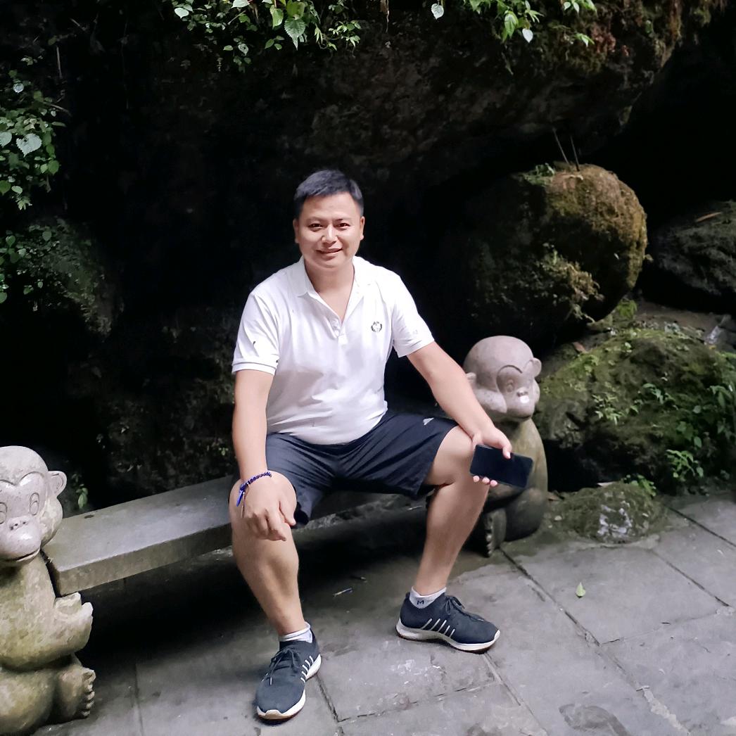 屏山90后村支书肖江