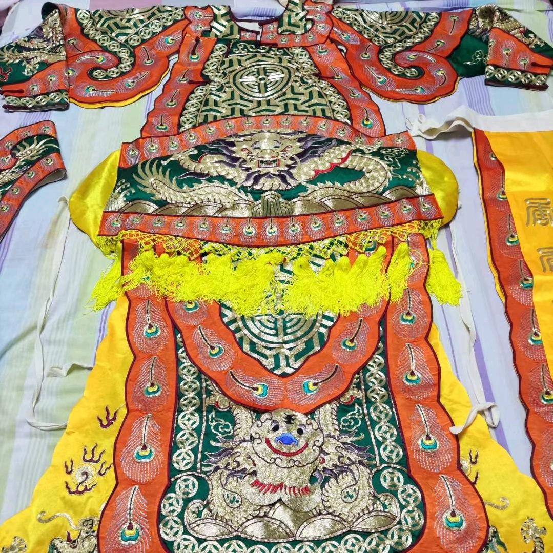 宏达戏装实体店