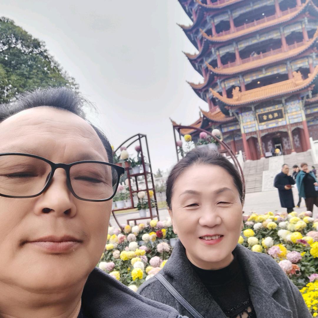 张鸿塰