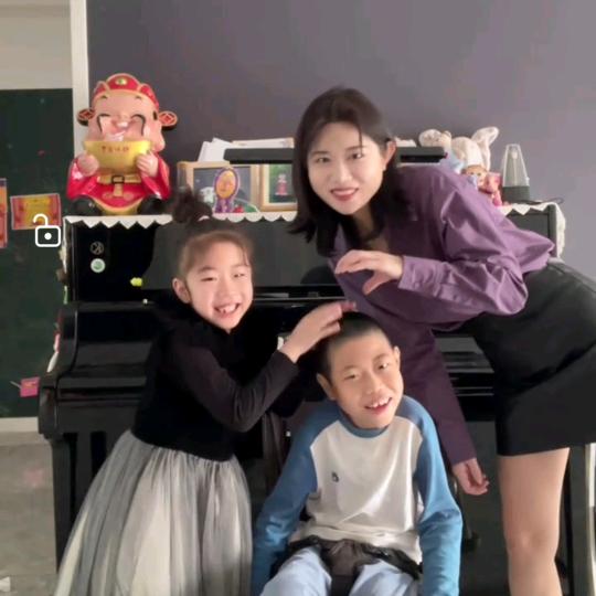 蛋蛋和美丽的妈妈（高小姐）
