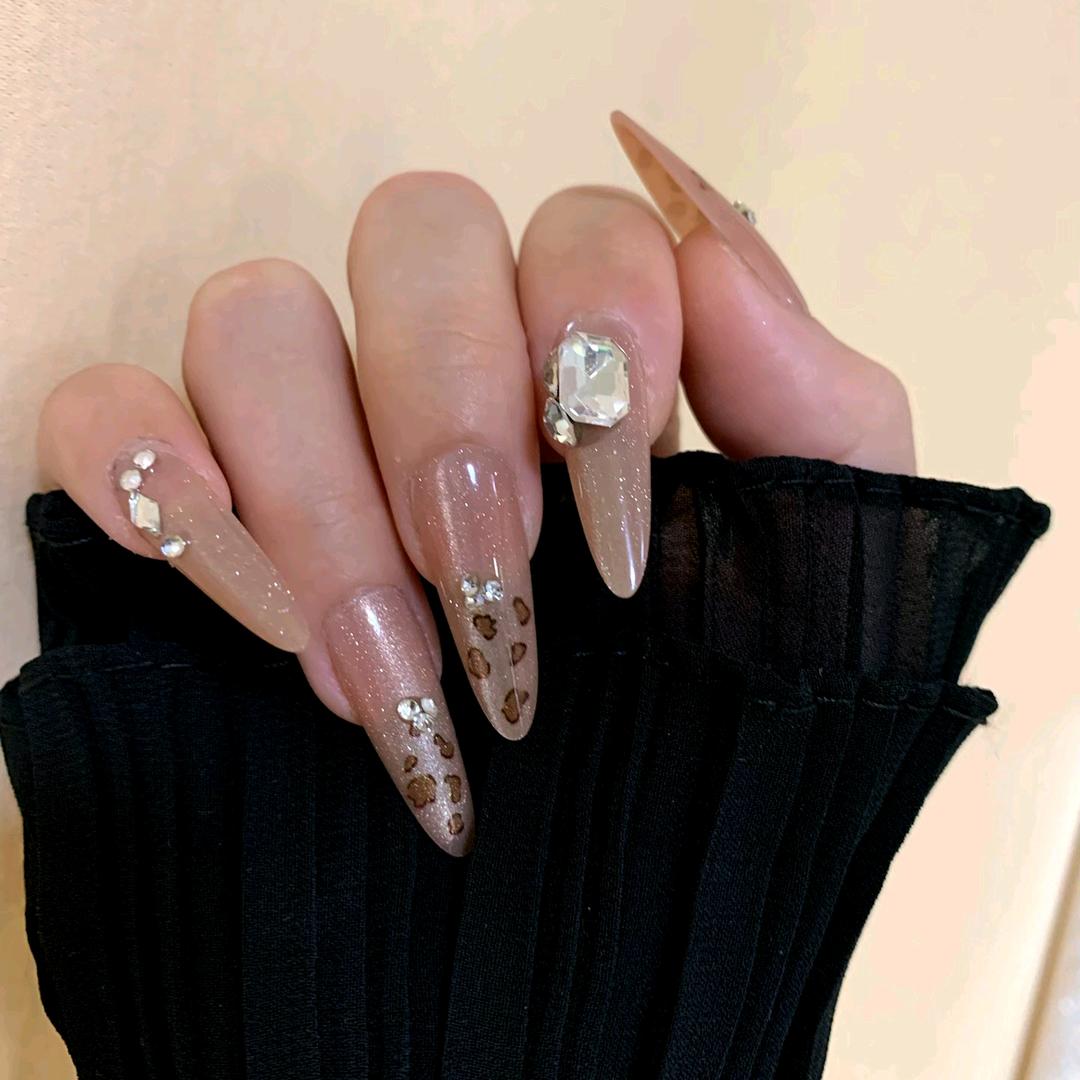 髮髮髮髮穿戴甲