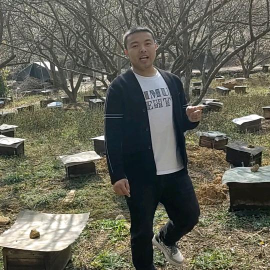 万老板——万发蜜蜂养殖场