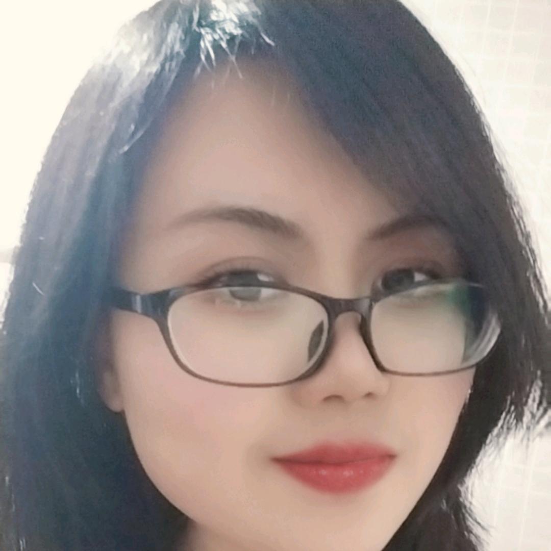 摆摊小姐姐烤生蚝