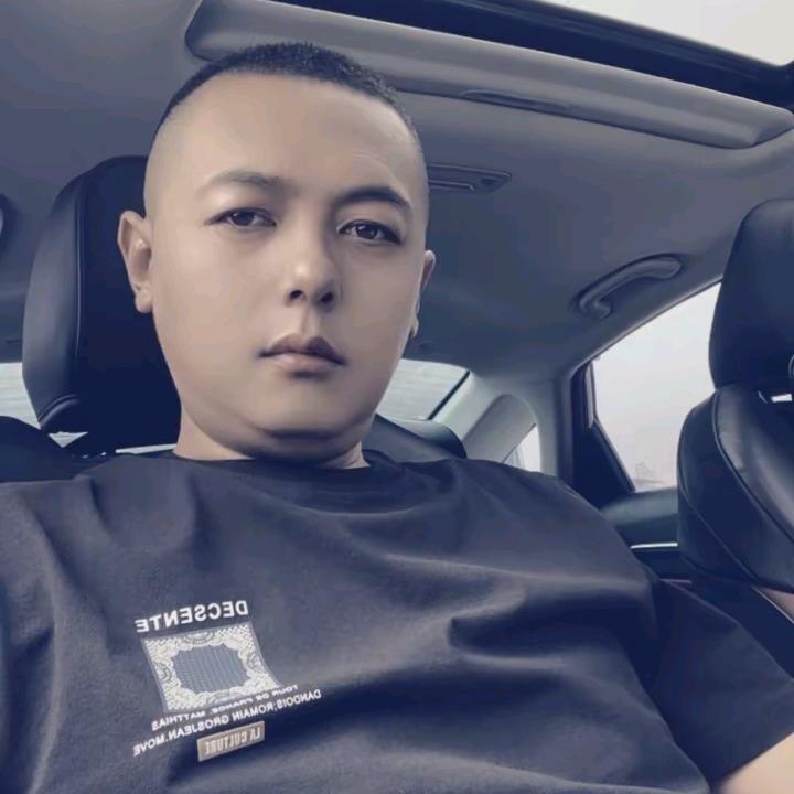 《罗先生》