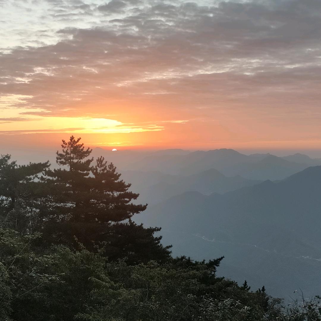 夕阳下的行李