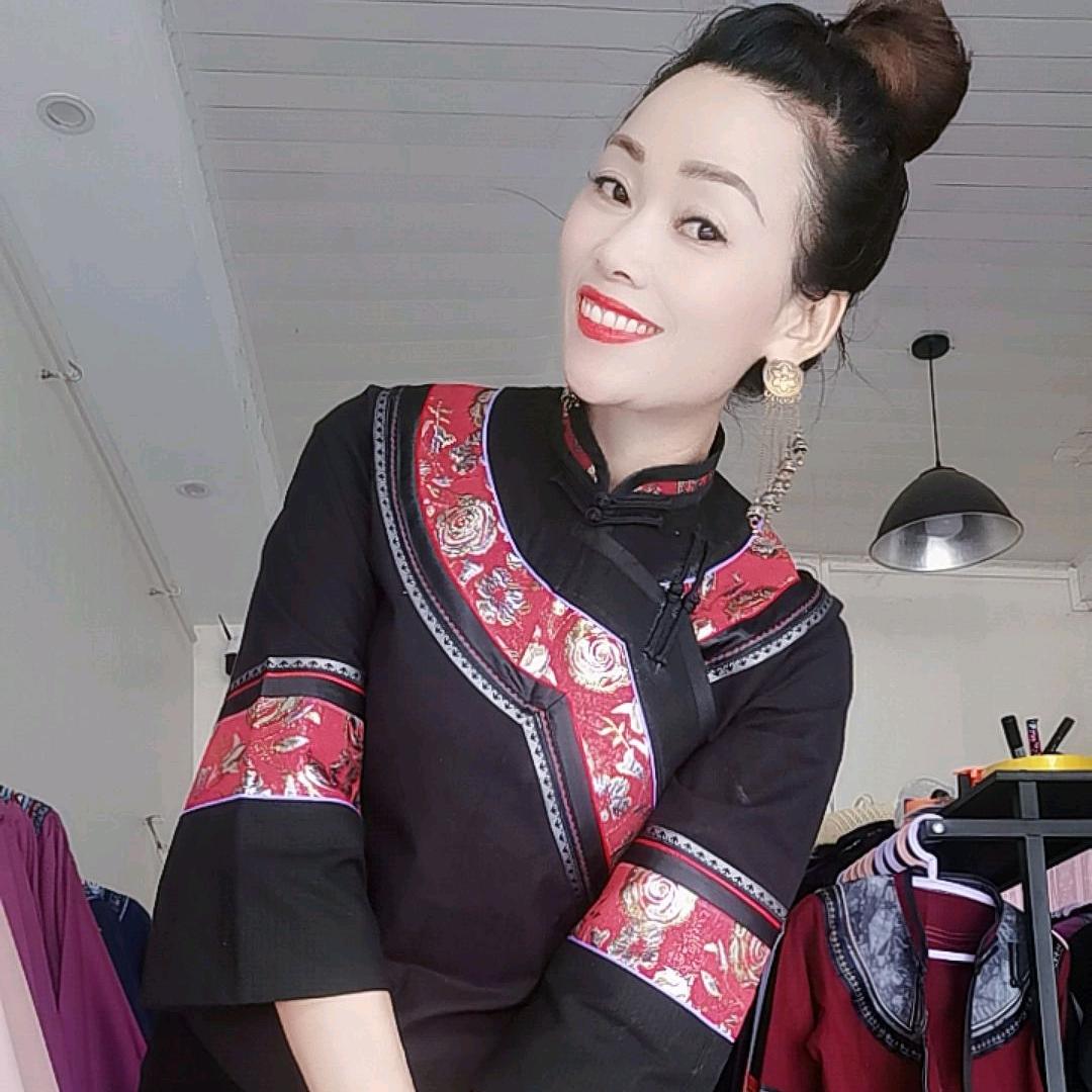 彩虹服装