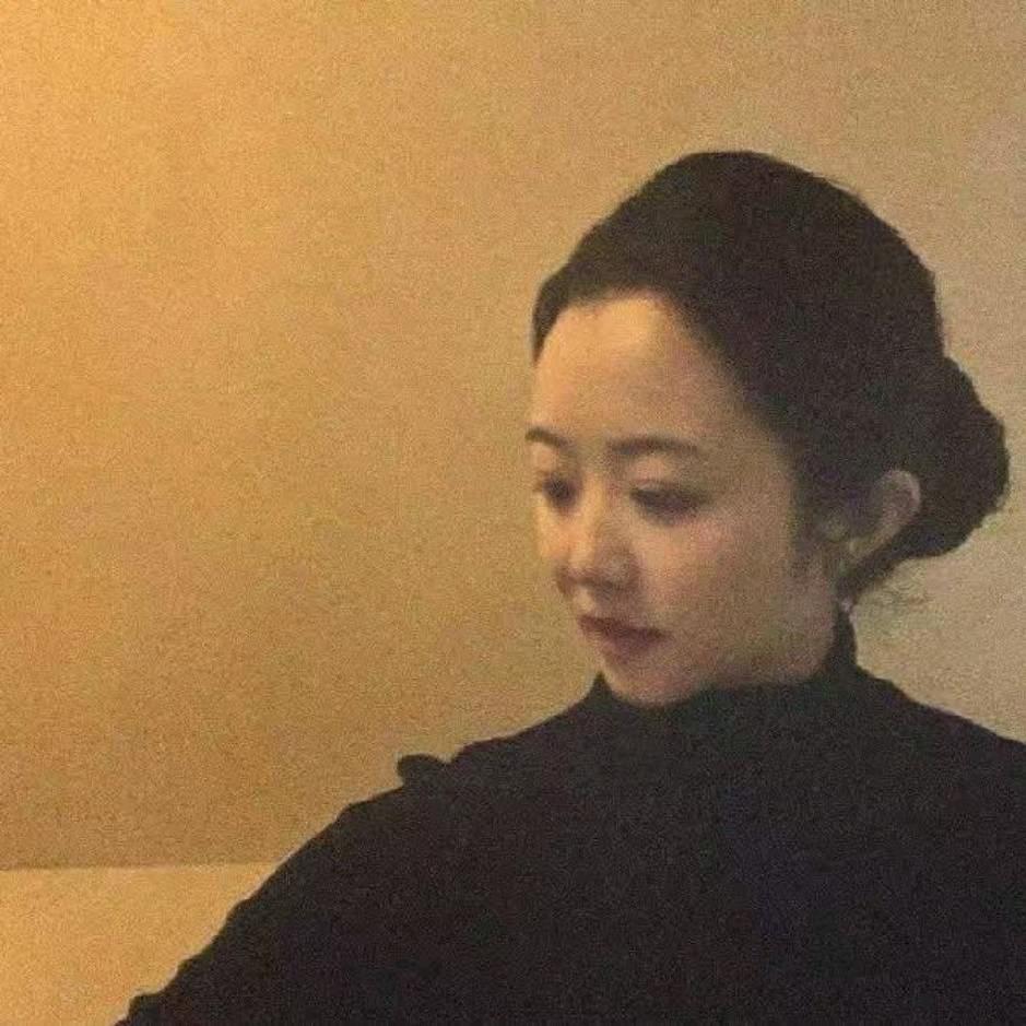 里里.
