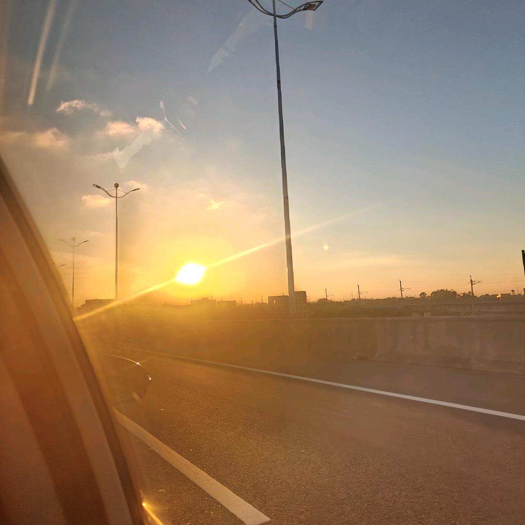 小小梁 游戏变现