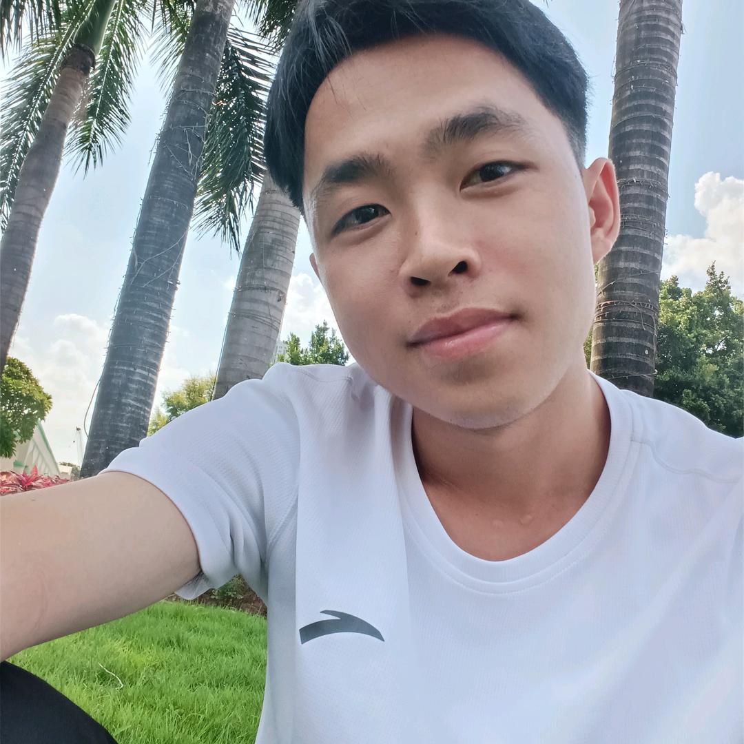 开凯美瑞的深情男人