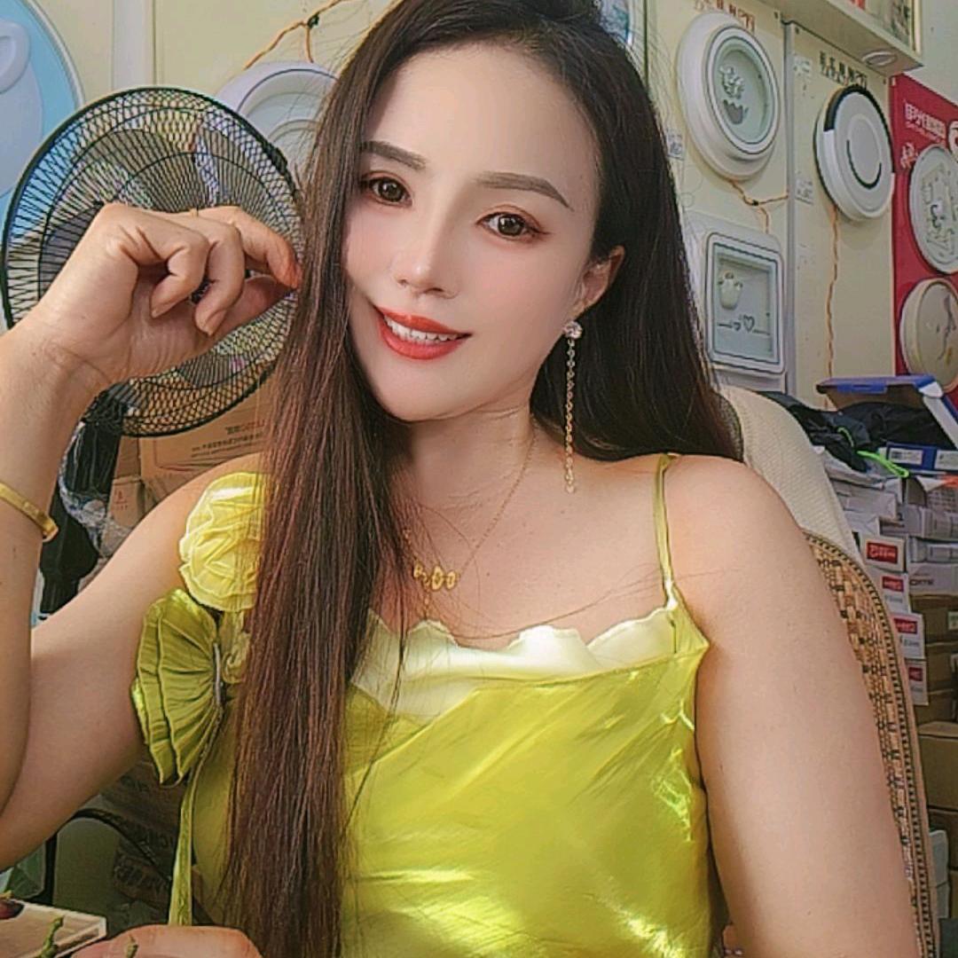 布依族    梁小仙仙🌈