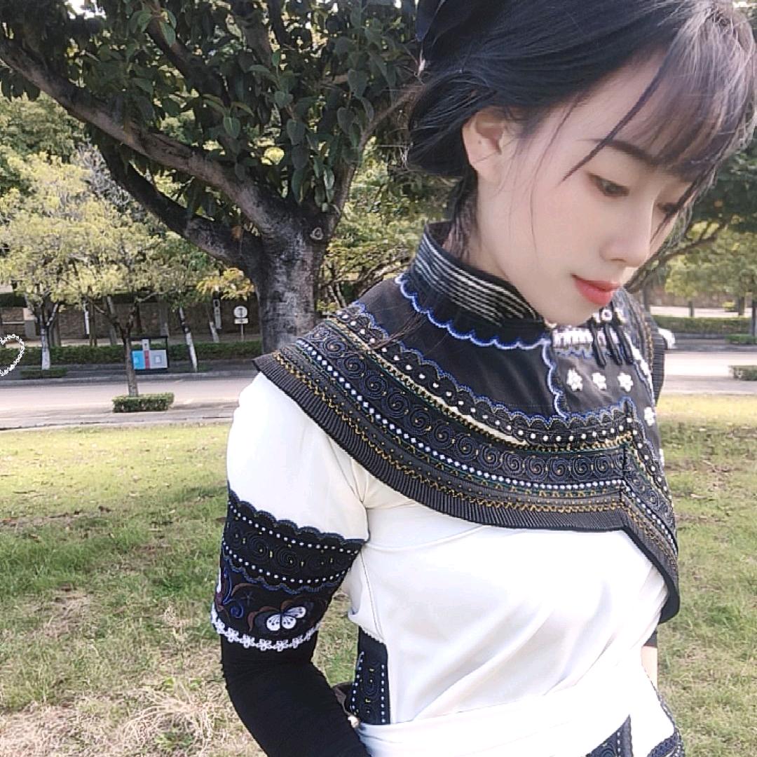 乔安修~Luo,妹妹