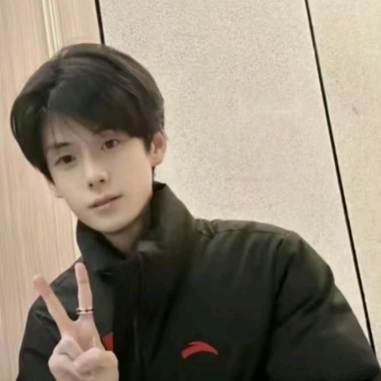 诗梧🍣（佳梁剪辑视频专用号）