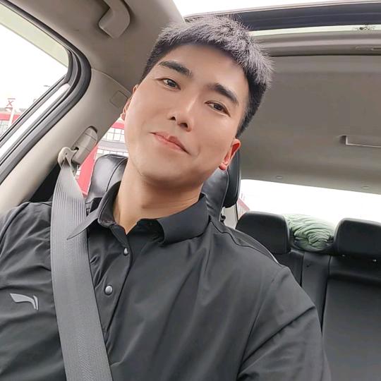 广丰小哥(市场最帅猪肉佬）