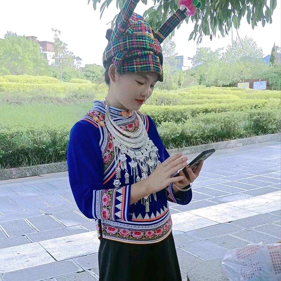绣依坊民族服装店