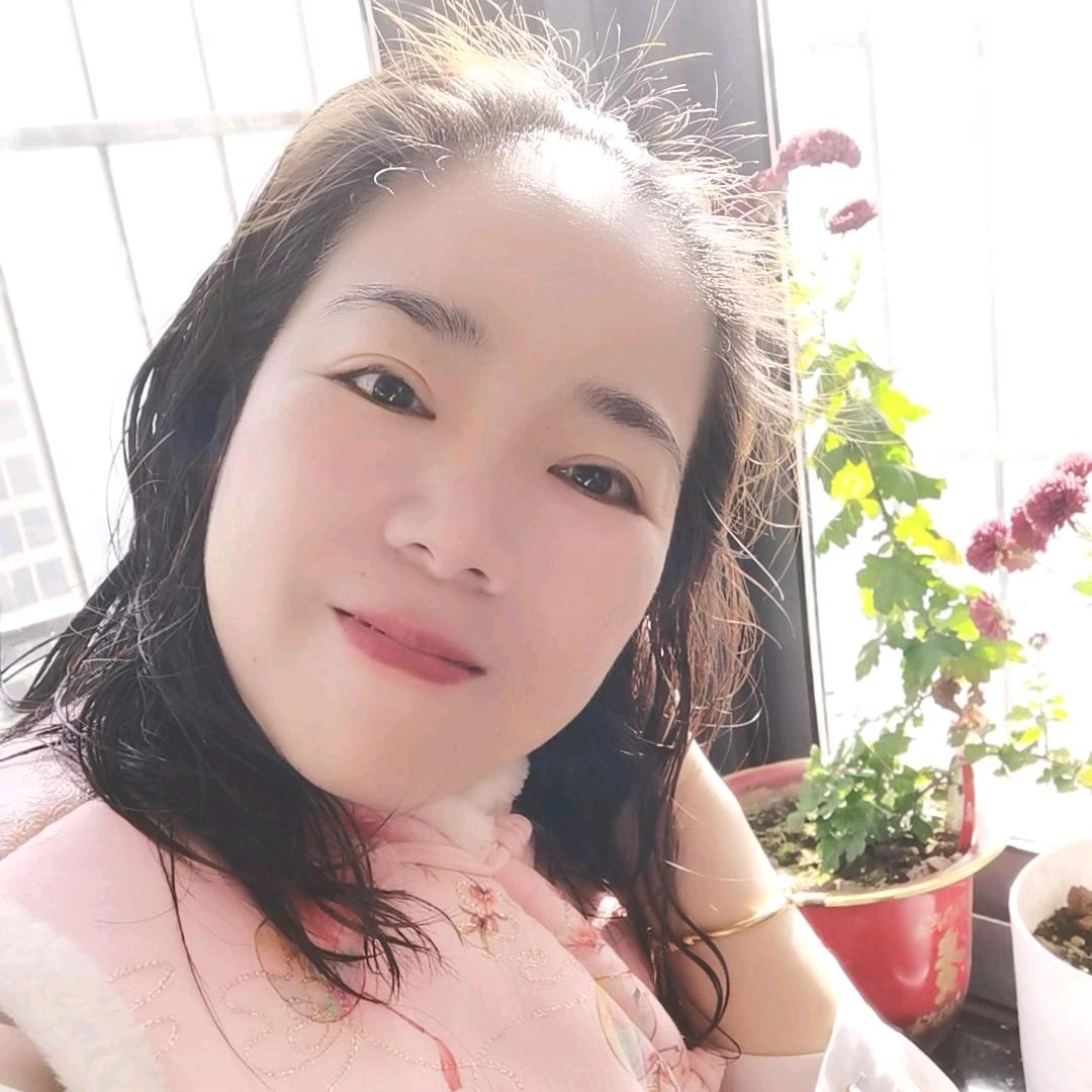 《谢记砂锅》老板娘