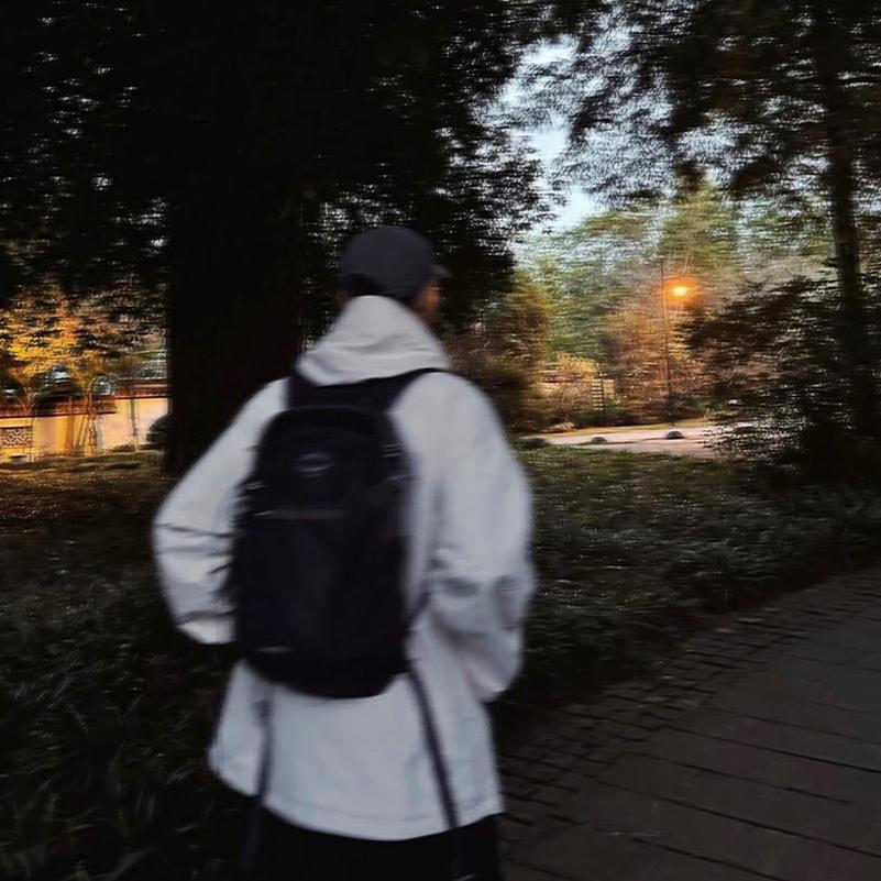 煜.