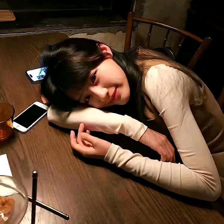 依依